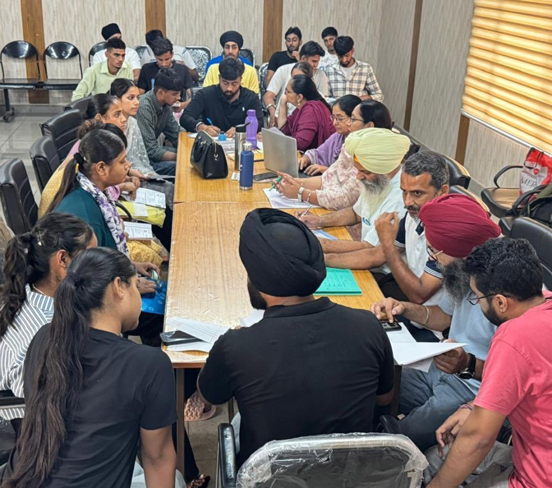 Huge enthusiasm among students for admission in Khalsa College.